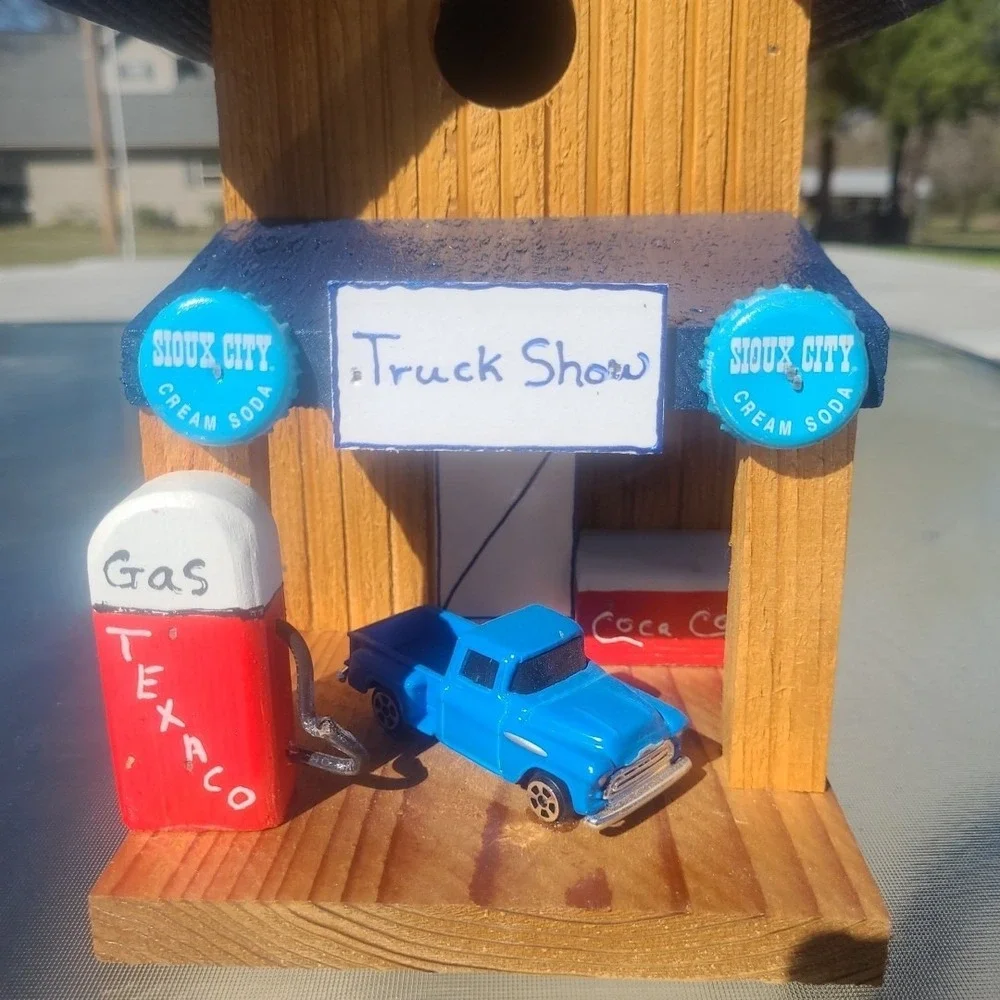 Truck Show Custom Made Brand New Bird House Amazing Detail‎ & Color 11' by 11'